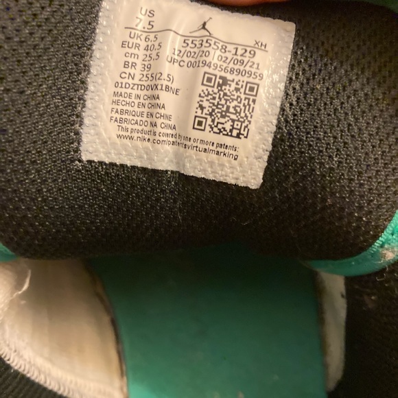 Nike Air Jordan 1 Low ‘White Lucky Green’ - M7.5/W9 - Picture 6 of 7